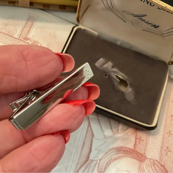 VINTAGE ANSON STERLING SILVER MEN’S TIE BAR IN ORIGINAL BOX, ESTABLISHED 1949